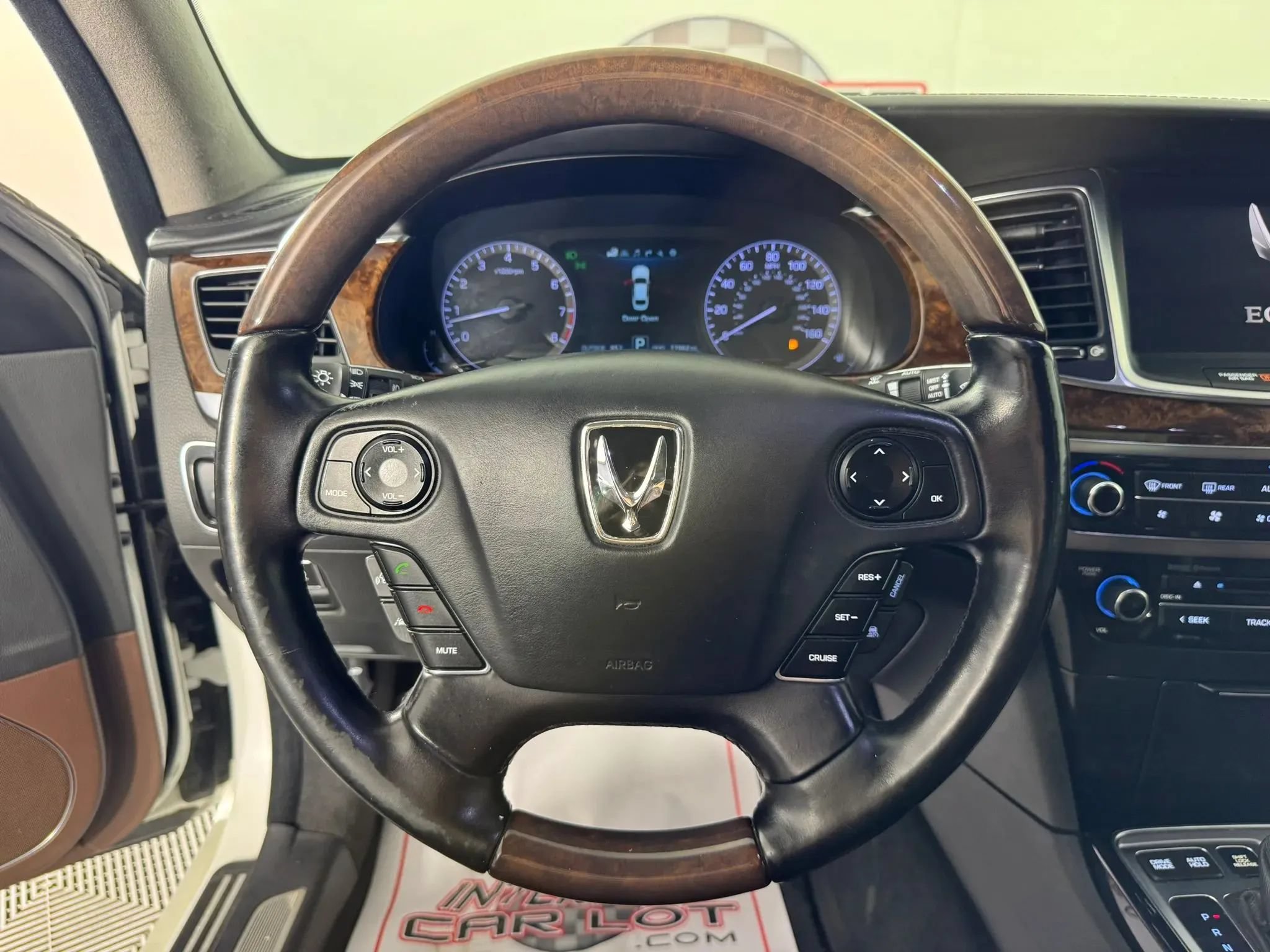 Used 2014 Hyundai Equus Signature RWD image 13
