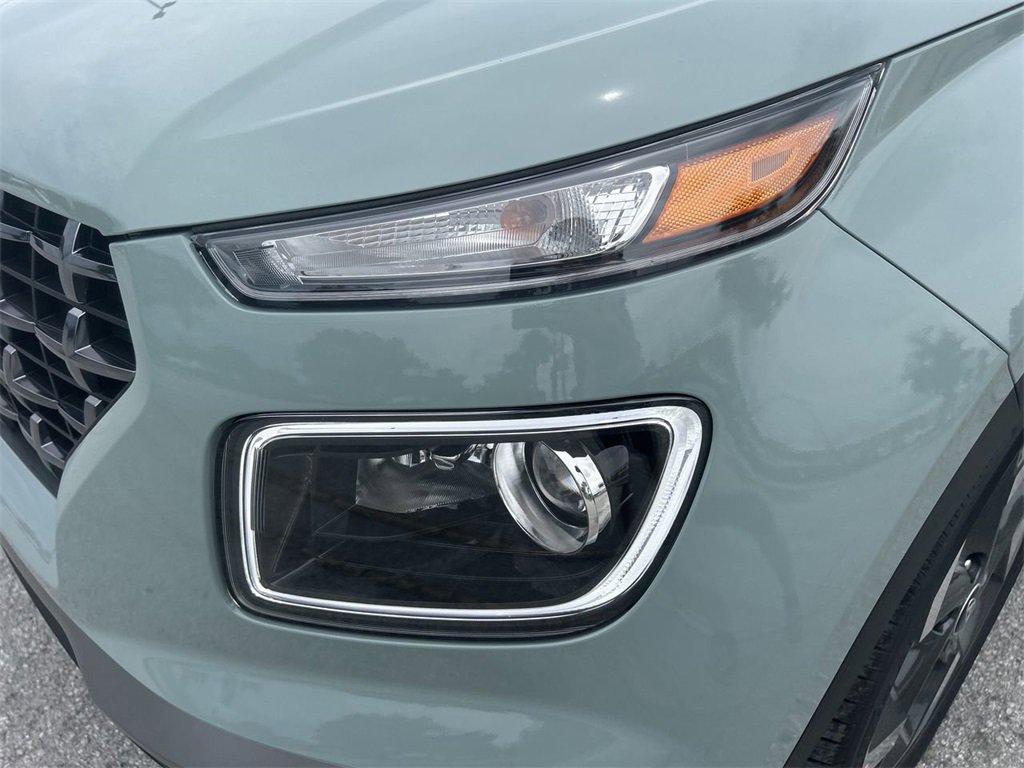 New 2025 Hyundai Venue Limited image 16