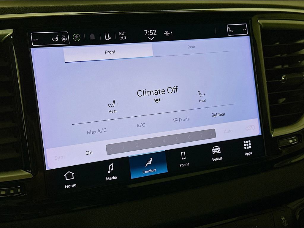 Certified 2024 Chrysler Pacifica Touring-L image 24