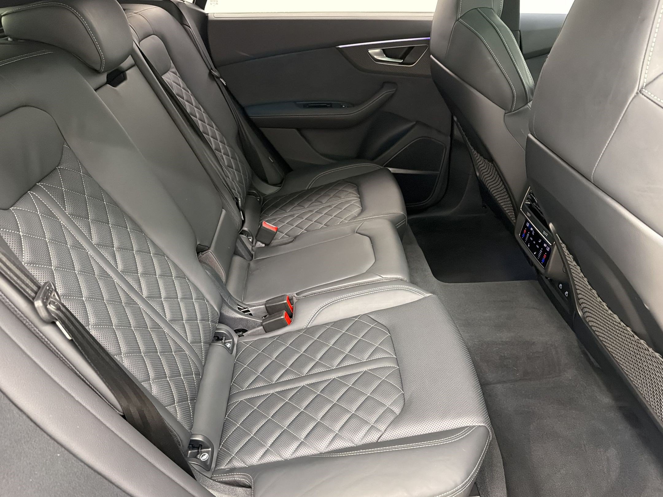 Used 2025 Audi SQ8 Premium Plus AWD/4WD image 29