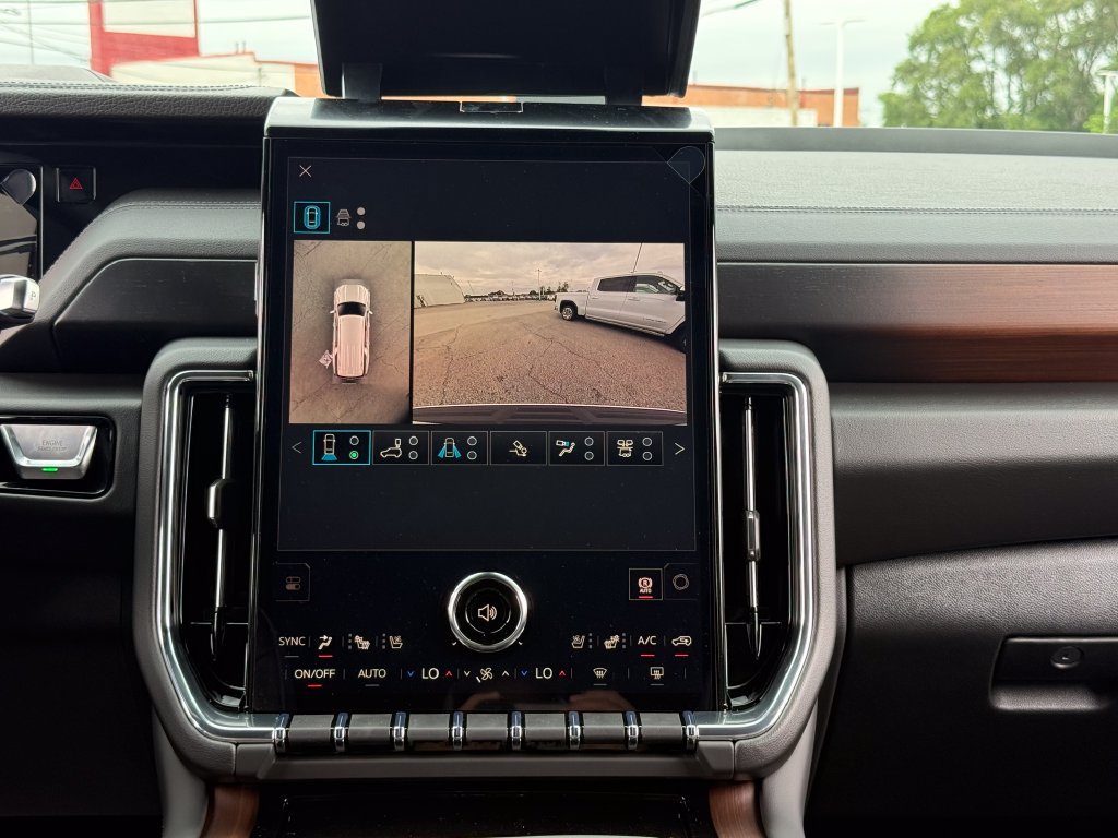 New 2026 GMC Yukon XL Denali w/ Denali Reserve Package AWD/4WD image 38