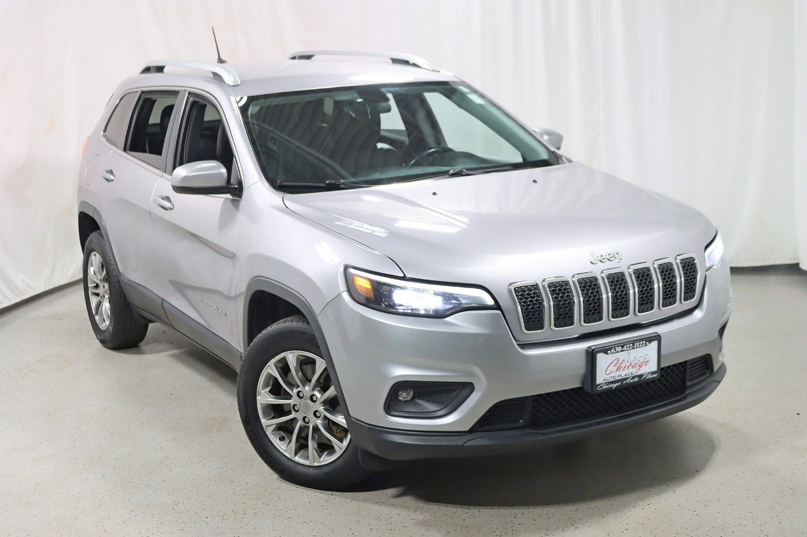 Used 2019 Jeep Cherokee Latitude Plus w/ Cold Weather Group AWD/4WD image 6