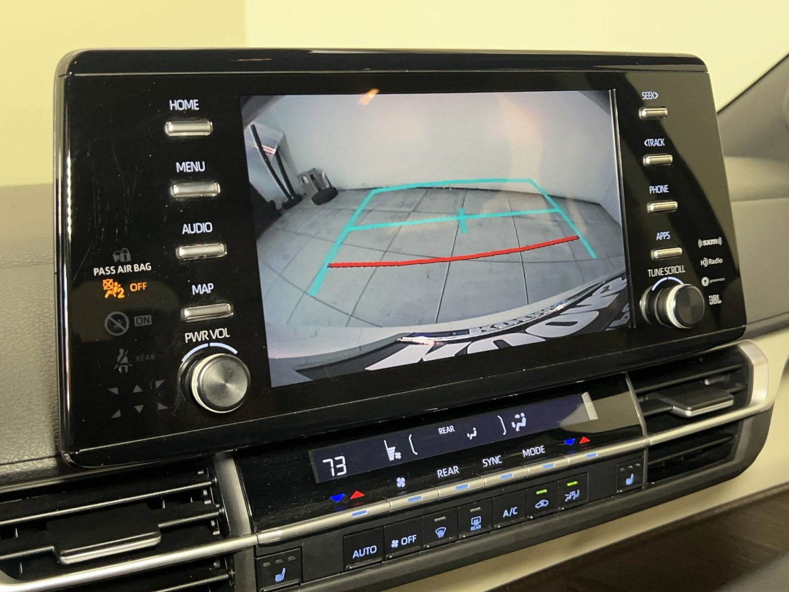 Used 2021 Toyota Sienna XLE w/ XLE Plus Package image 17