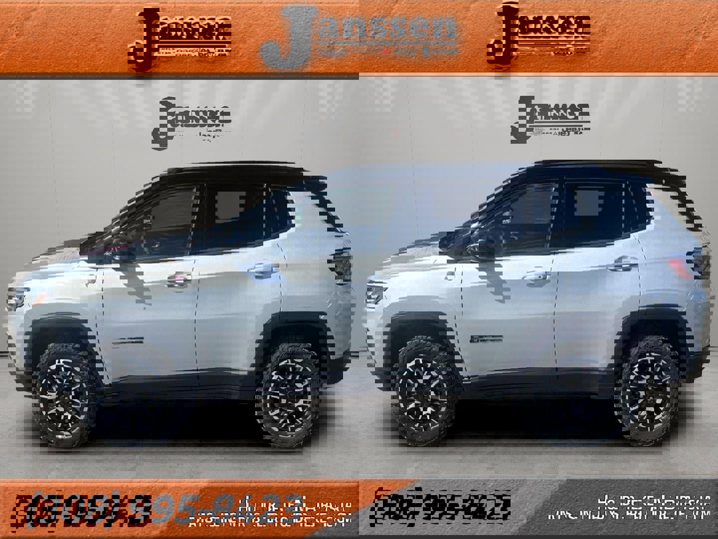 Used 2025 Jeep Compass Trailhawk image 1