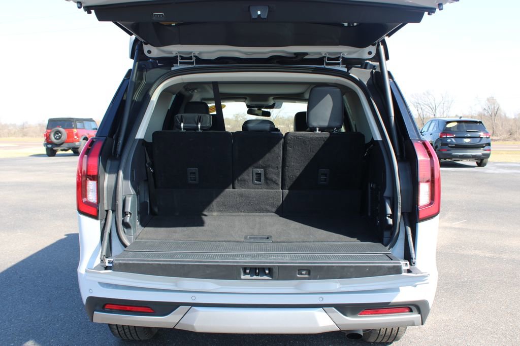 Used 2025 Ford Expedition Platinum image 14