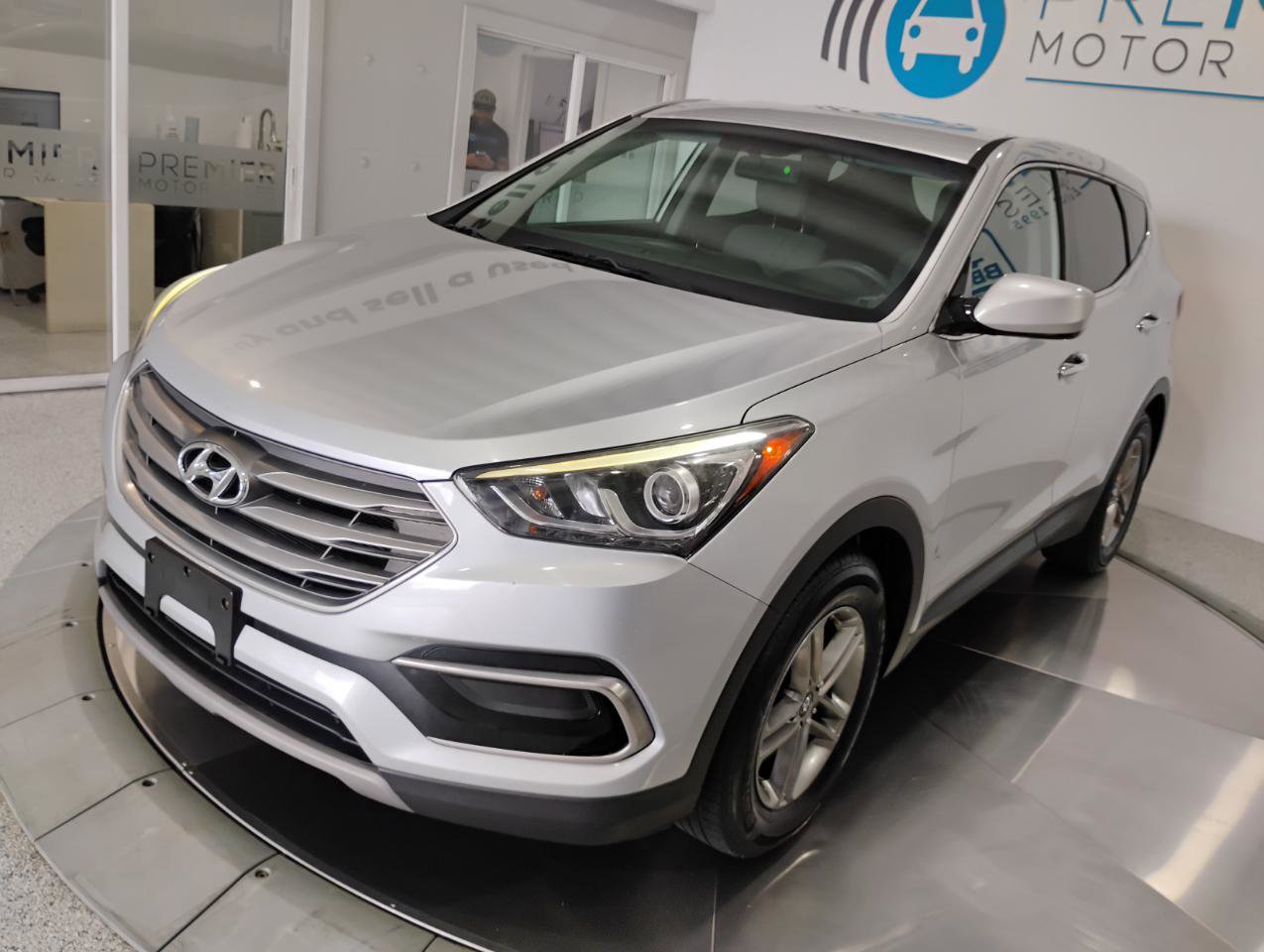 Used 2017 Hyundai Santa Fe Sport FWD image 2