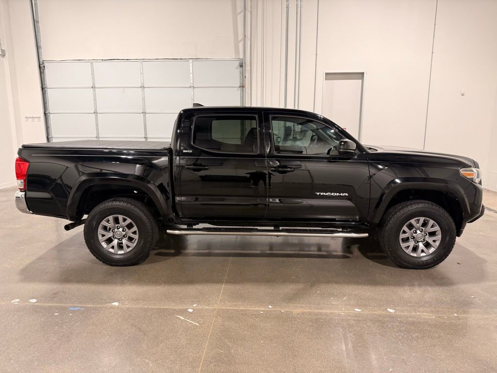 Used 2017 Toyota Tacoma SR5 w/ Tow Package image 4