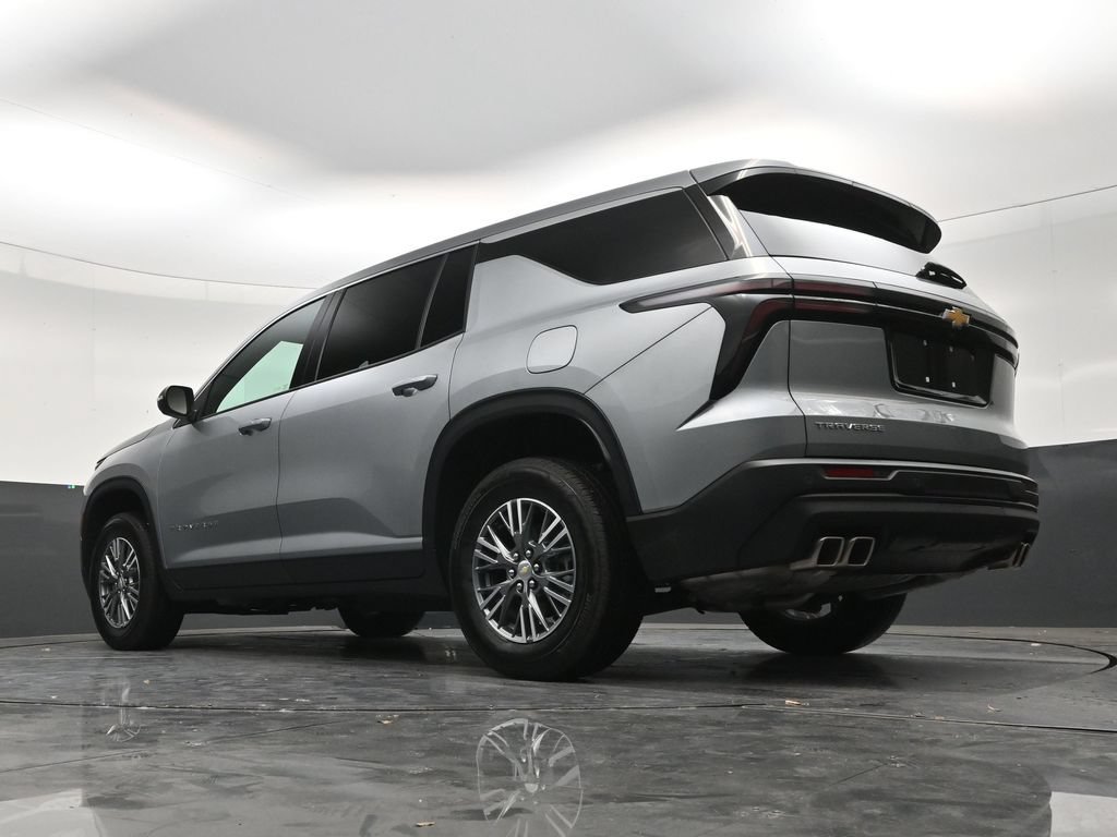 Used 2024 Chevrolet Traverse LS FWD image 21