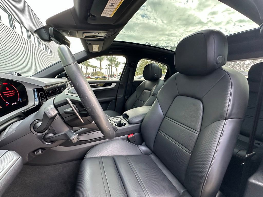 Used 2024 Porsche Cayenne Coupe image 4