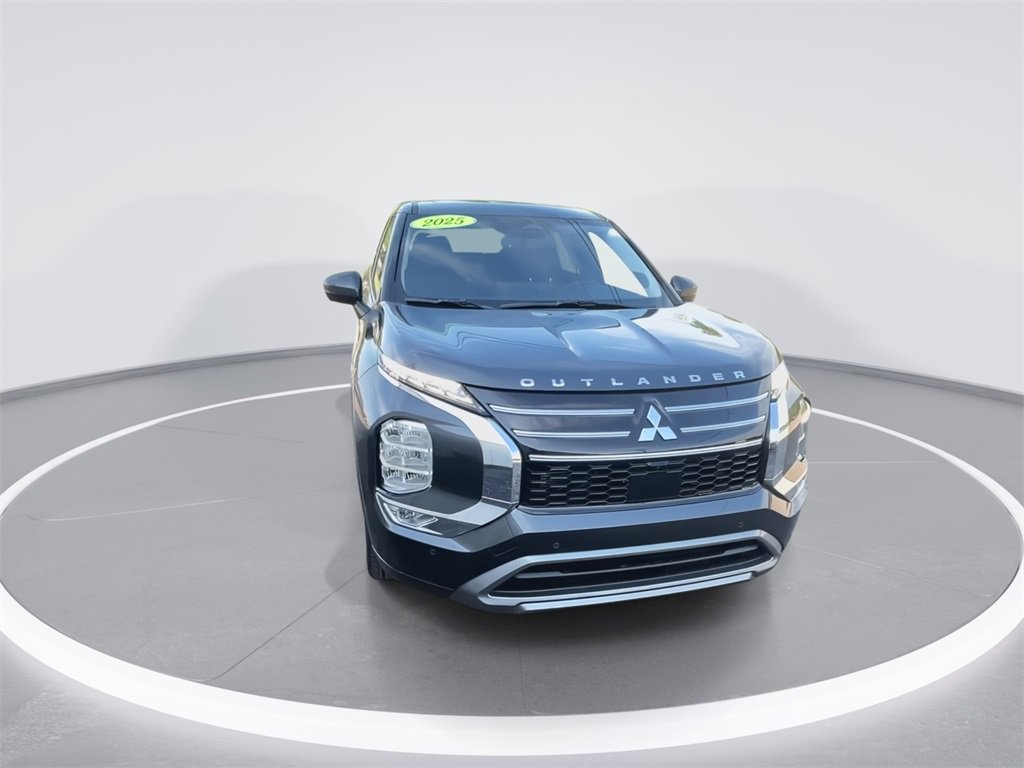 New 2025 Mitsubishi Outlander SE image 3