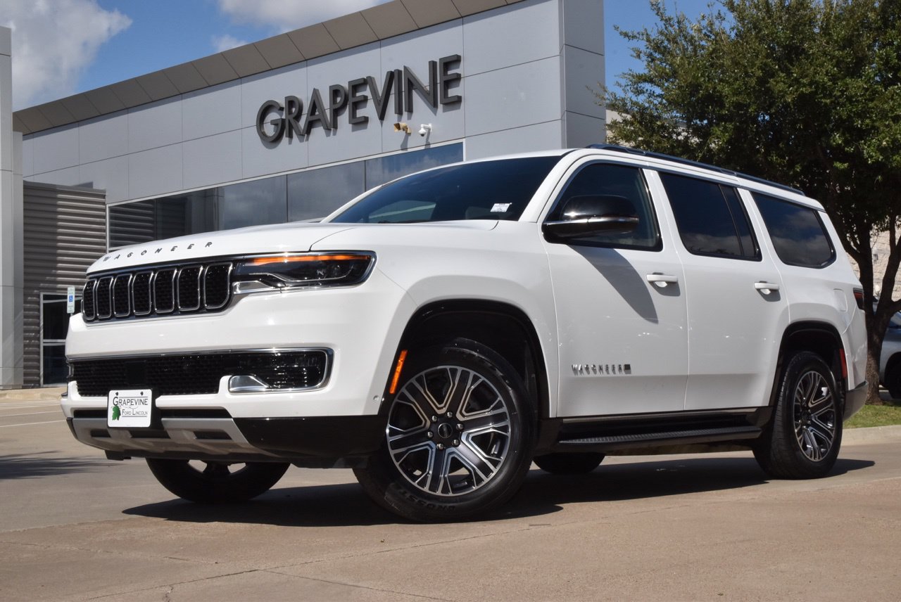 Used 2025 Jeep Wagoneer Series II AWD/4WD image 2