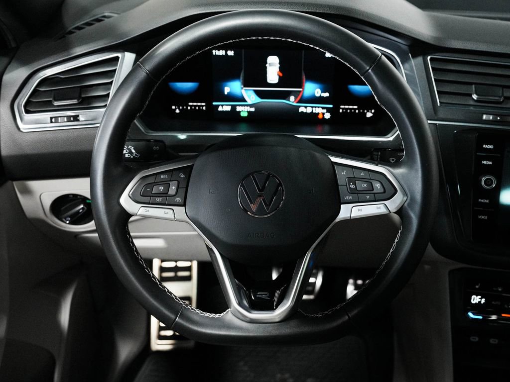 Used 2023 Volkswagen Tiguan SE R-Line AWD/4WD image 25