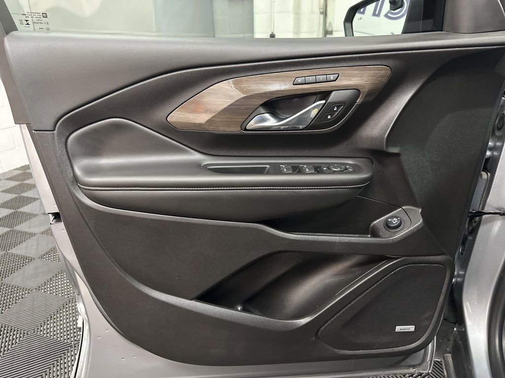 Used 2024 GMC Terrain Denali w/ Denali Premium Package image 18