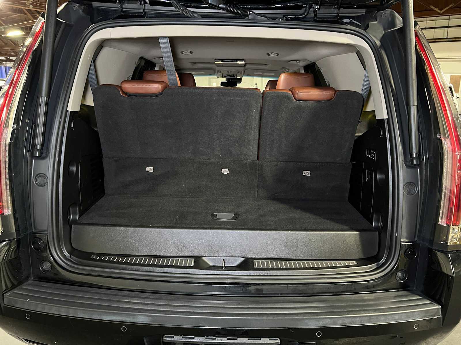 Used 2019 Cadillac Escalade Premium Luxury image 15