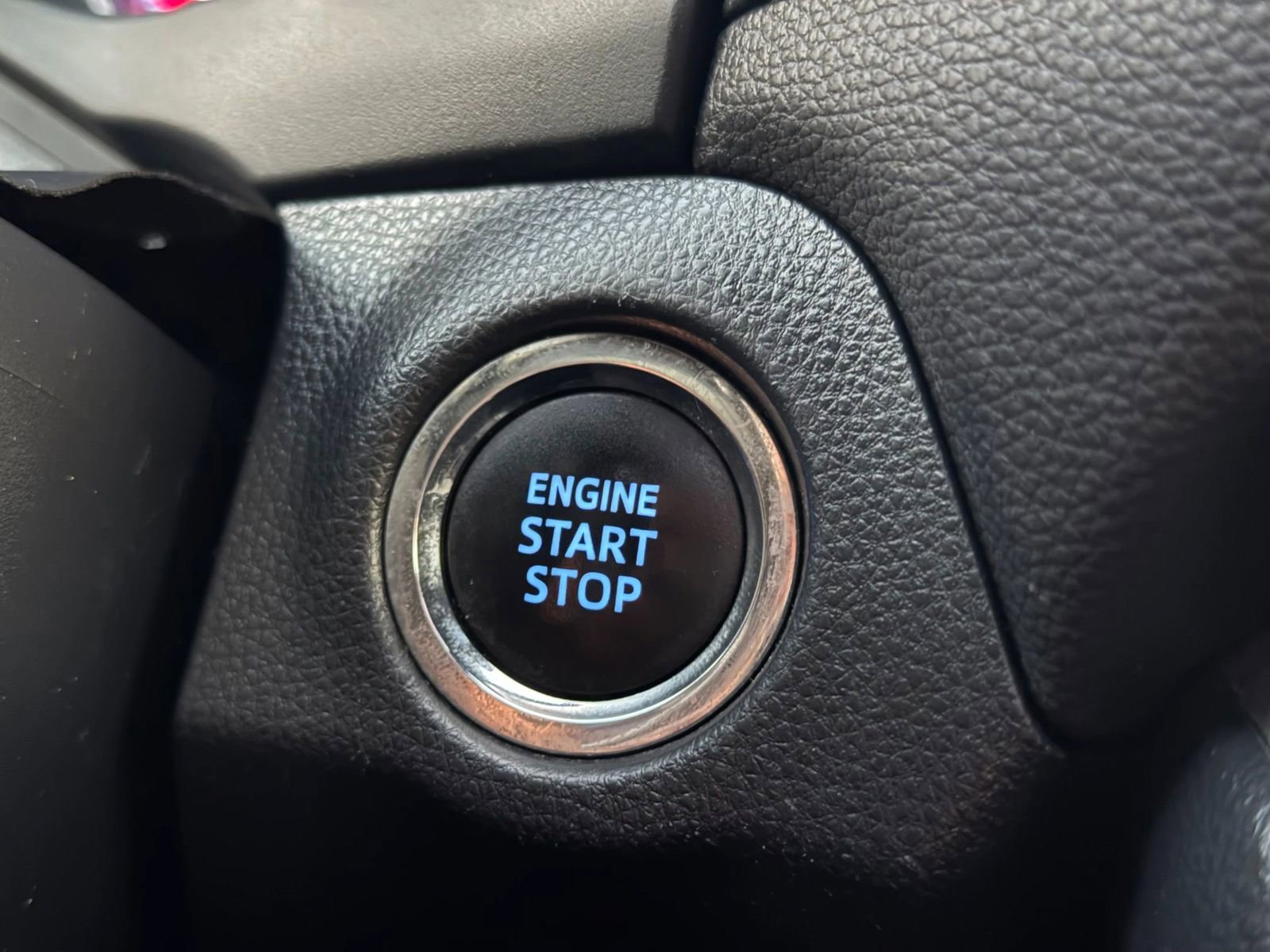 Used 2019 Toyota RAV4 XLE w/ Convenience Package FWD image 30