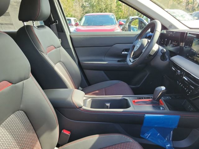 New 2026 Nissan Kicks SR FWD image 30