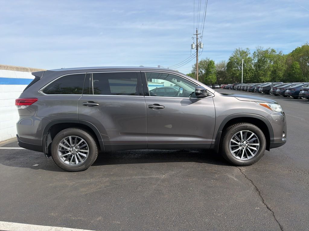 Used 2019 Toyota Highlander XLE AWD/4WD image 6