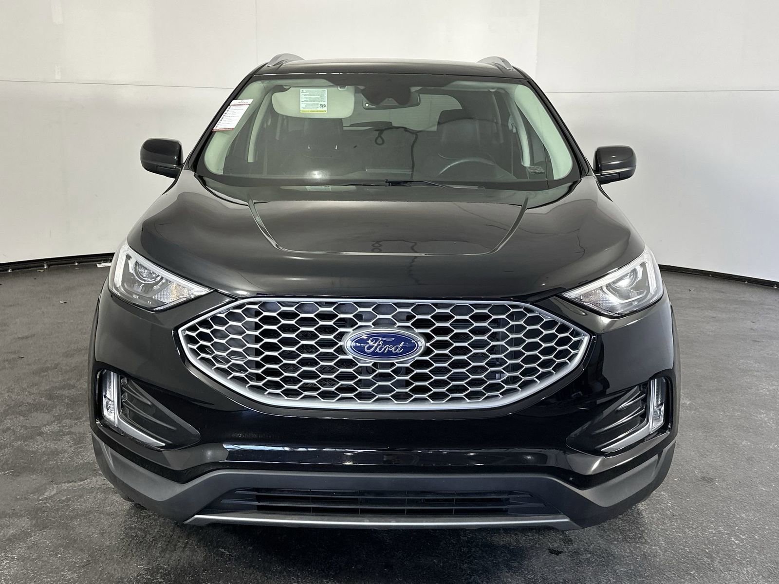 Used 2024 Ford Edge SEL w/ Convenience Package AWD/4WD image 3