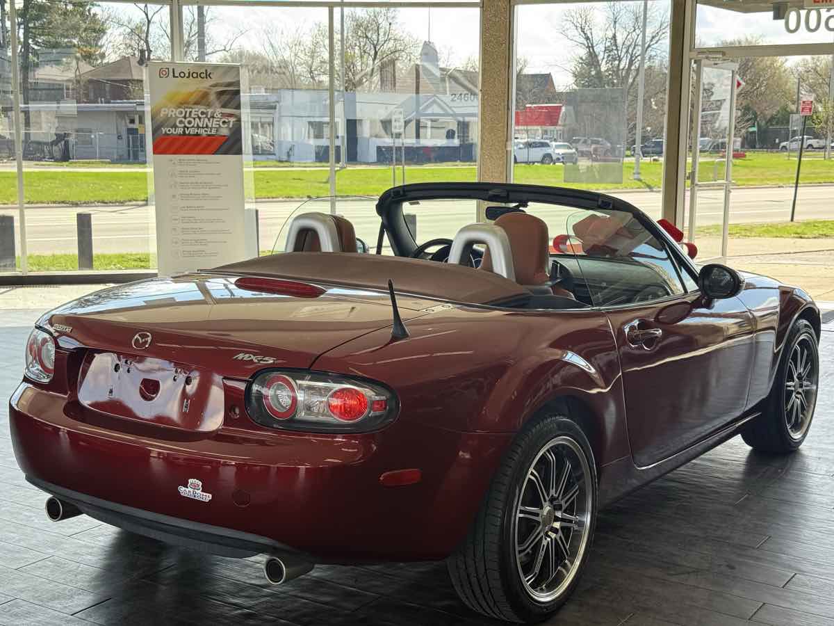 Used 2006 MAZDA MX-5 Miata Grand Touring w/ Premium Pkg RWD image 5