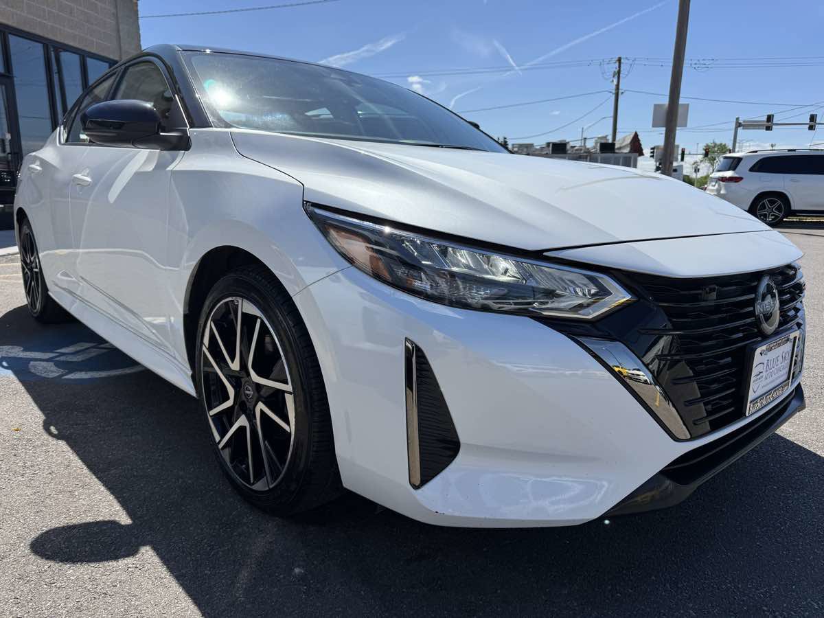 Used 2025 Nissan Sentra SR FWD image 3