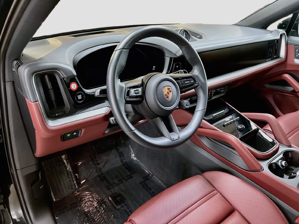 Certified 2026 Porsche Cayenne Coupe AWD/4WD image 4