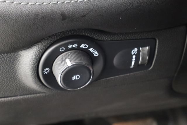 Used 2022 Dodge Durango SXT AWD/4WD image 21