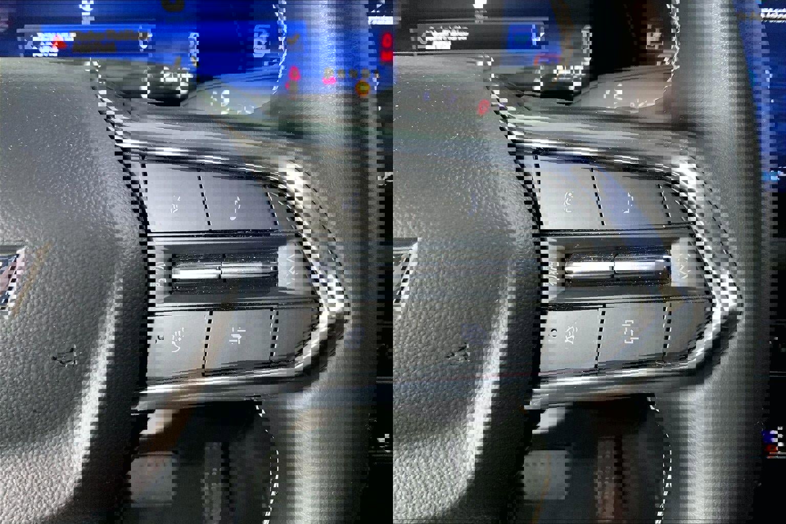 Used 2024 Chevrolet Traverse LT image 19