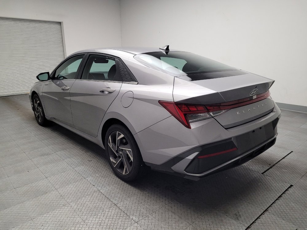 Used 2025 Hyundai Elantra SEL image 5