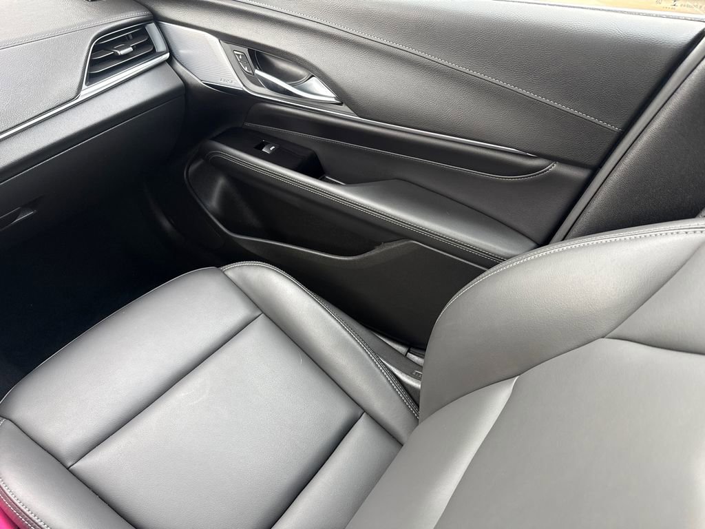 Used 2025 Cadillac CT4 Luxury RWD image 17