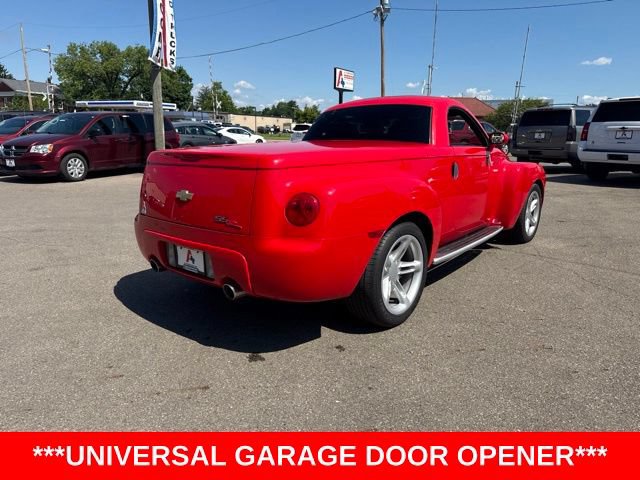 Used 2006 Chevrolet SSR w/ Preferred Equipment Group RWD image 3