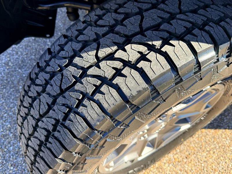 Used 2017 Jeep Wrangler Unlimited Rubicon w/ Connectivity Group image 38