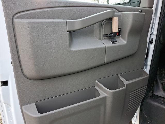 New 2025 Chevrolet Express 3500 LS image 8