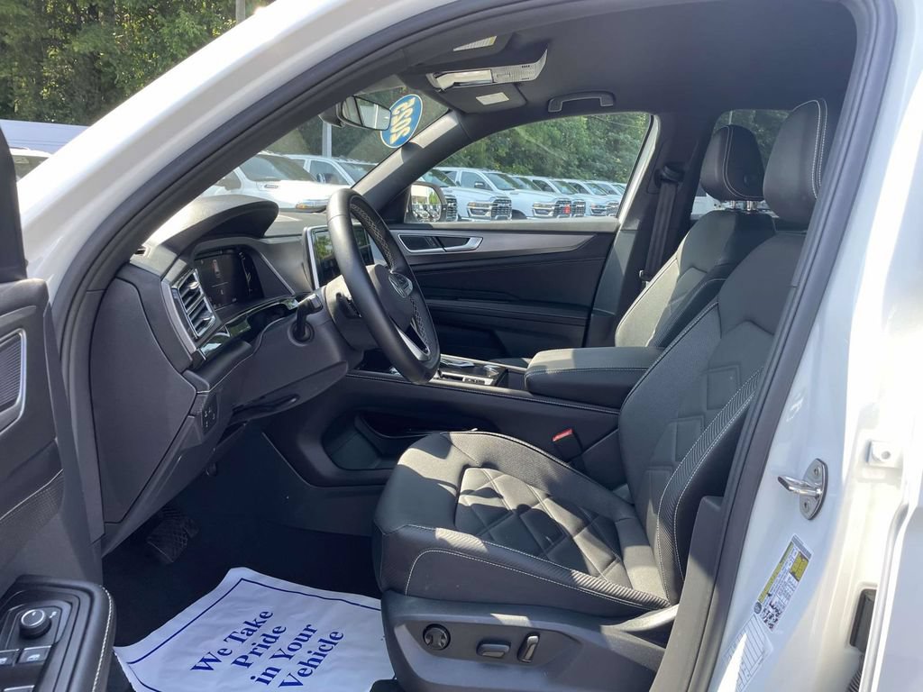 Used 2025 Volkswagen Atlas Cross Sport SE FWD image 25