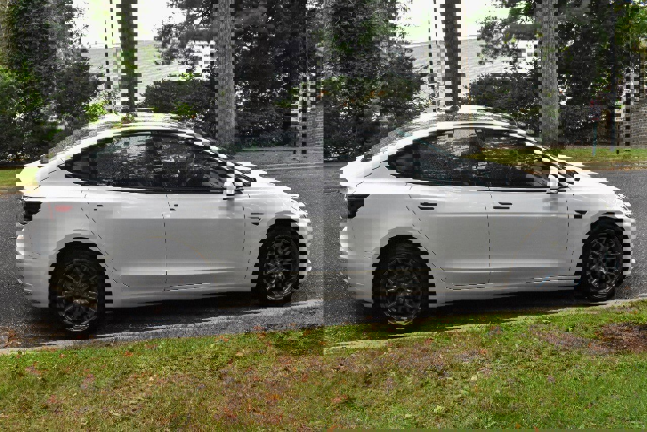 Used 2023 Tesla Model 3 Standard Range image 9