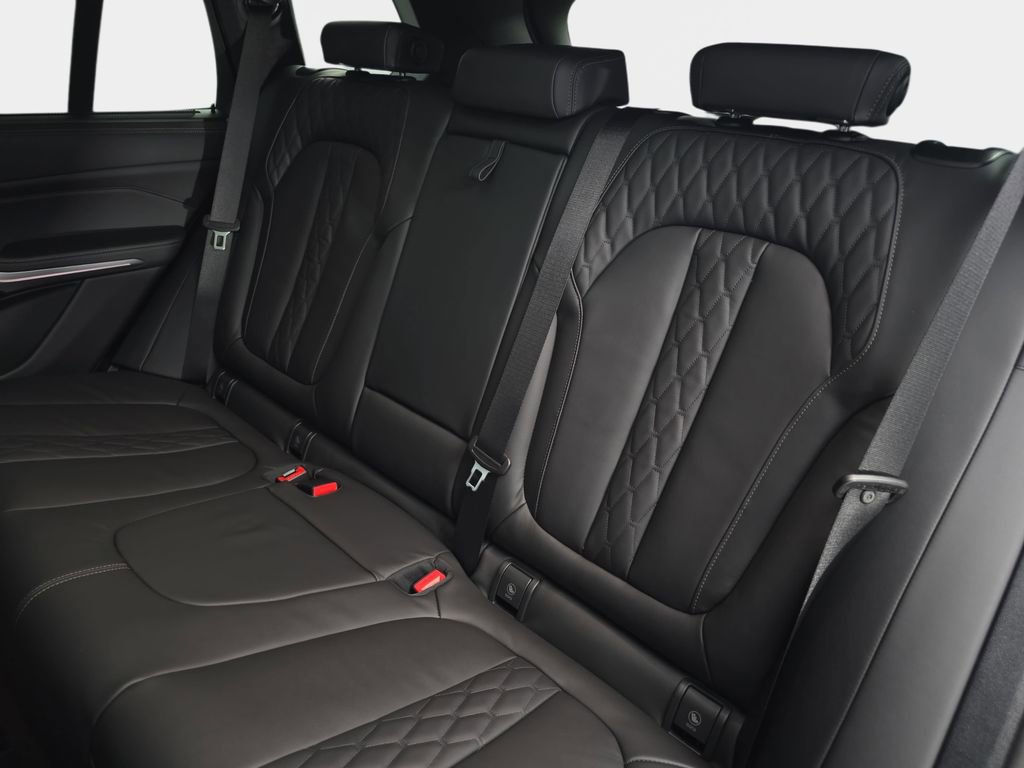 New 2026 BMW X5 M60i image 14