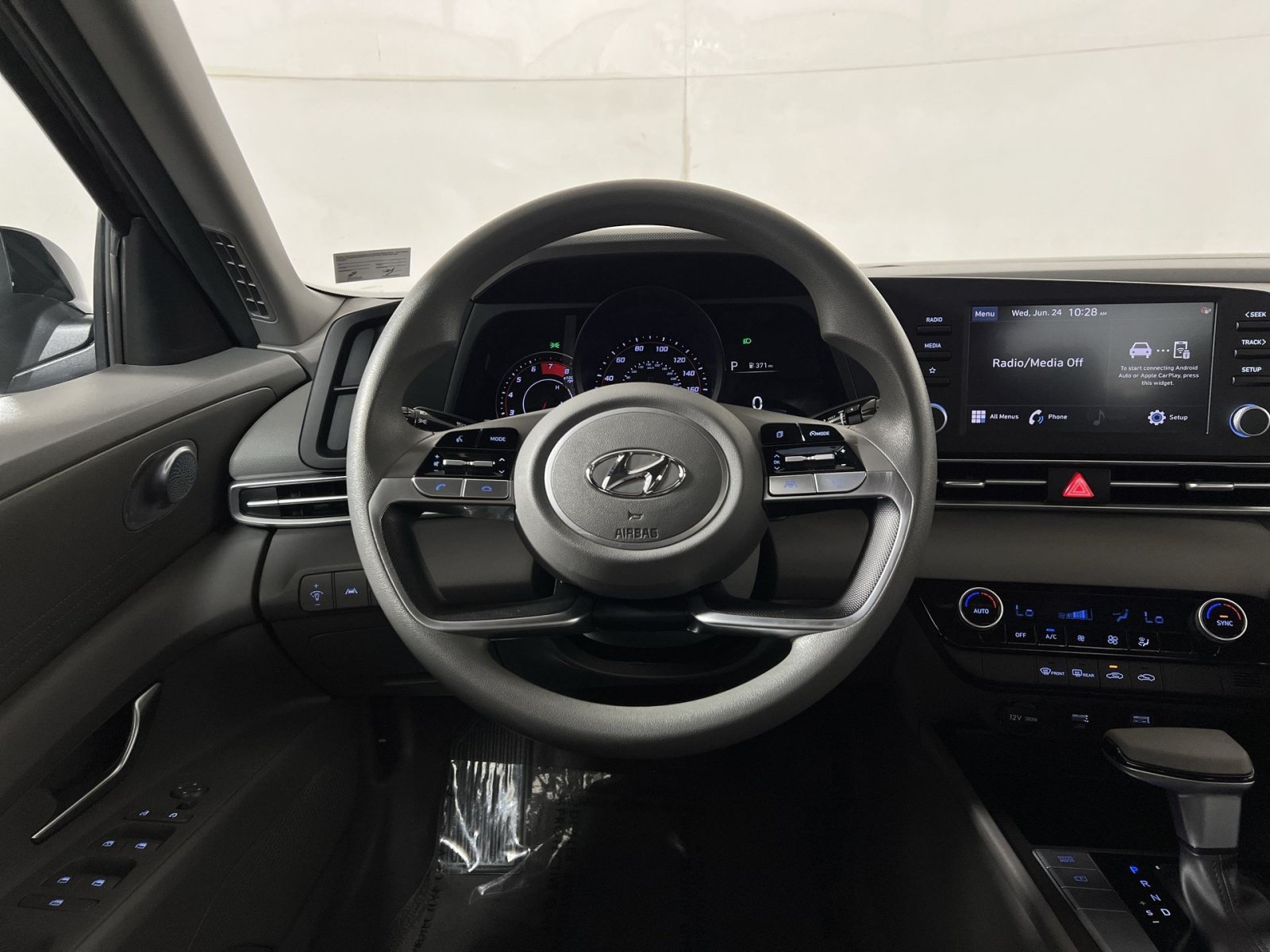 Used 2023 Hyundai Elantra SEL w/ Cargo Package FWD image 16