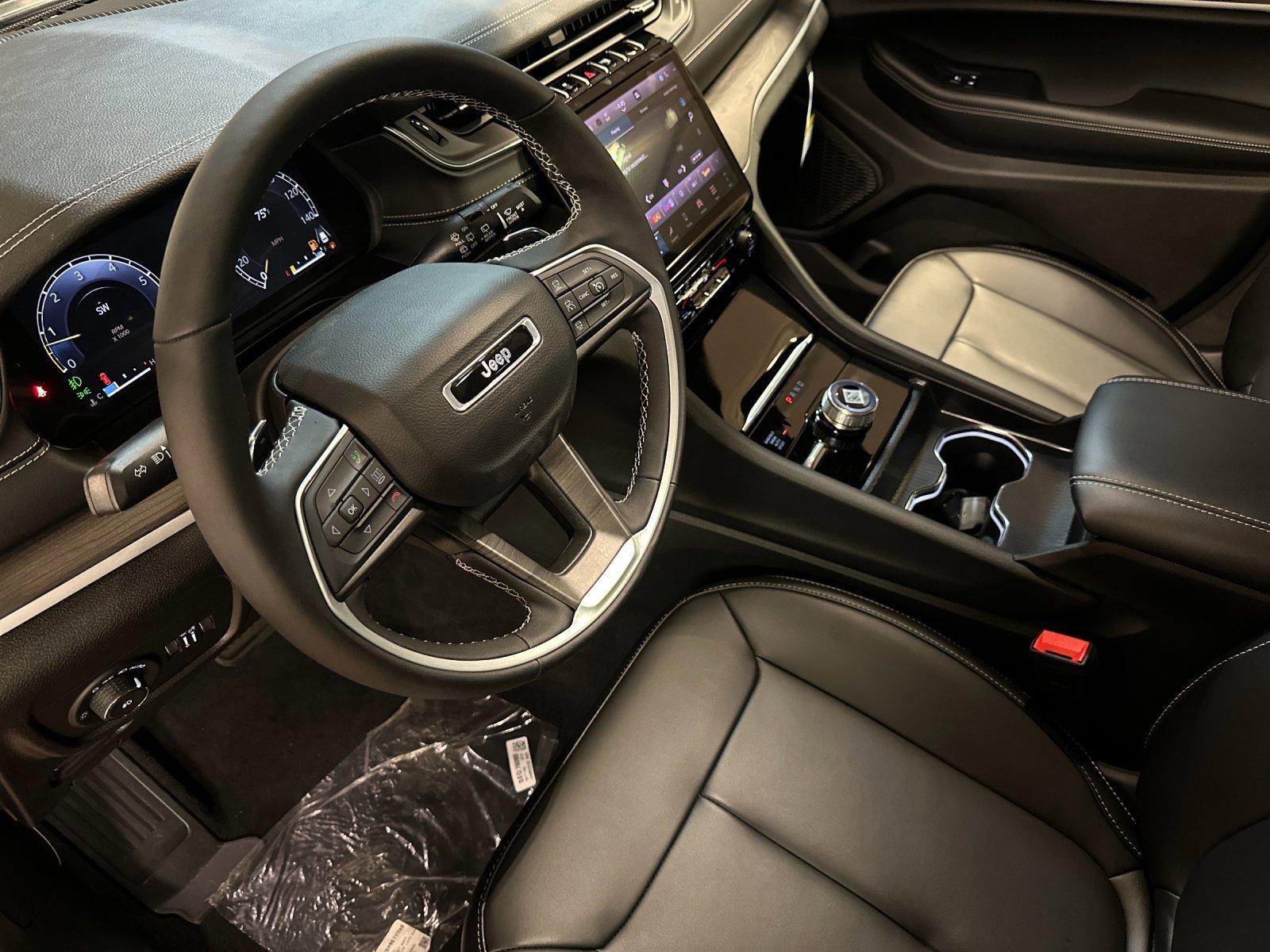 New 2025 Jeep Grand Cherokee L Limited w/ Black Appearance Package image 9