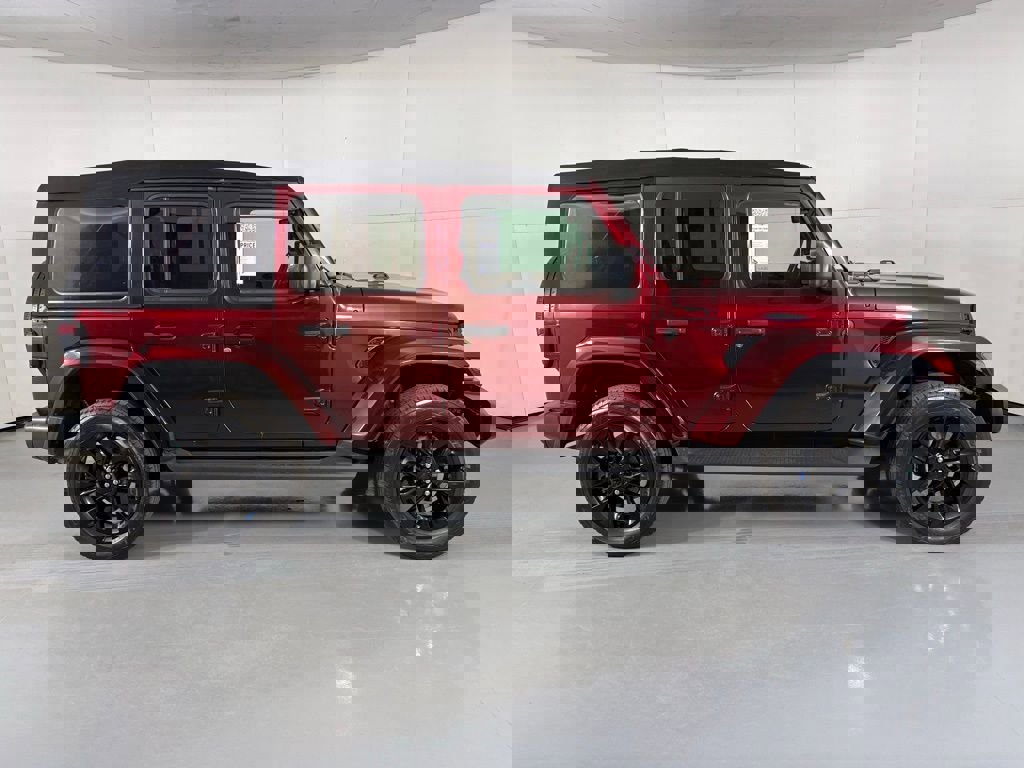 Used 2022 Jeep Wrangler Unlimited Sahara image 9