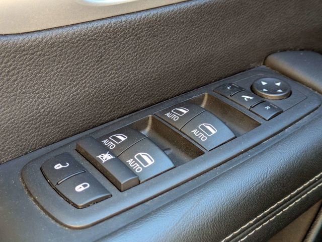 Used 2025 Chrysler Pacifica Limited image 29