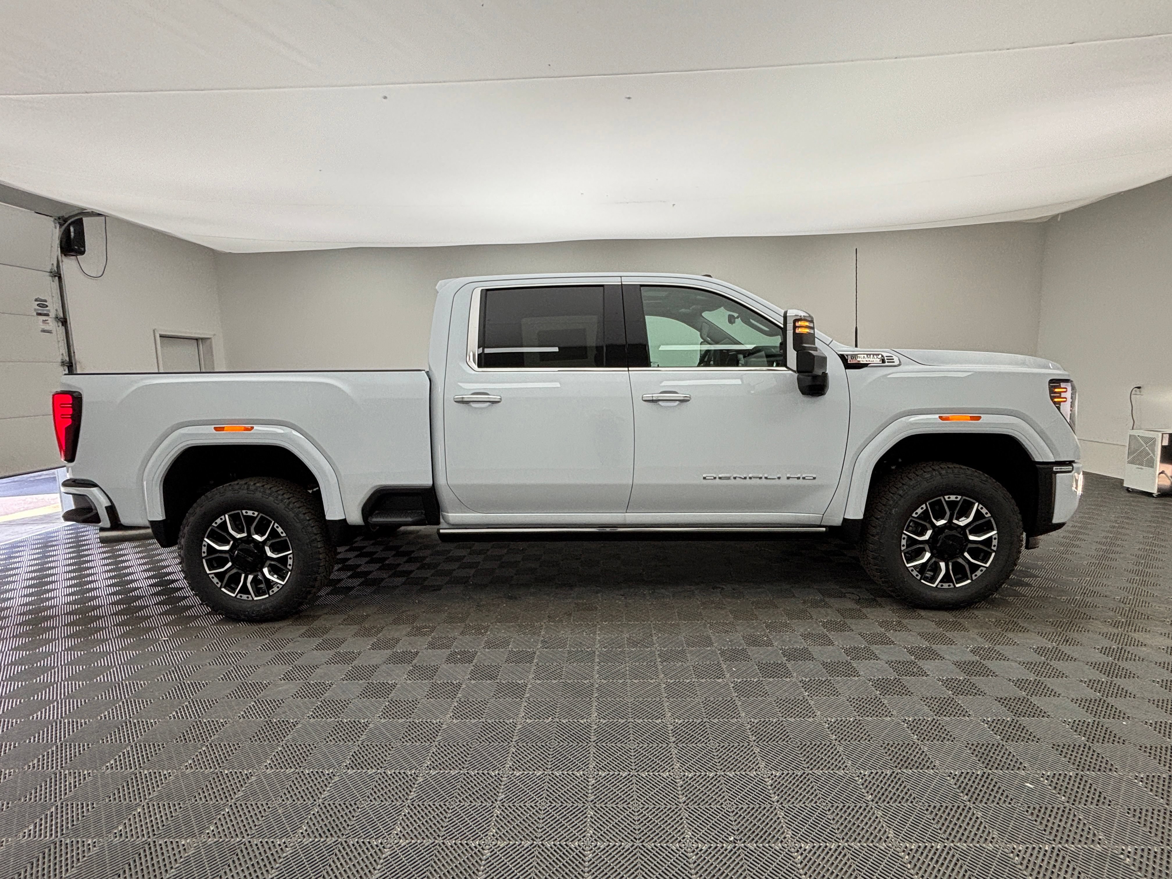 New 2026 GMC Sierra 3500 Denali w/ Denali Reserve Package AWD/4WD image 9