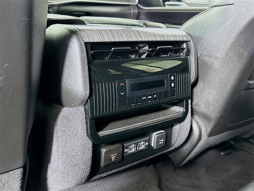 Used 2024 Jeep Wagoneer L Series II w/ Flexible Seating Group image 29