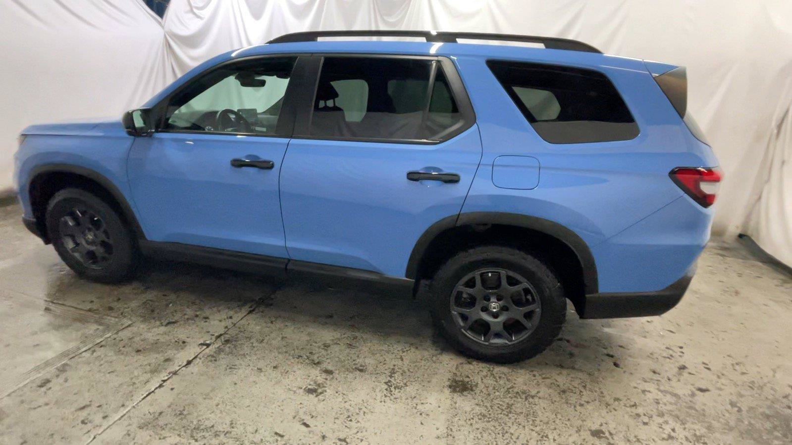 Used 2025 Honda Pilot TrailSport image 10