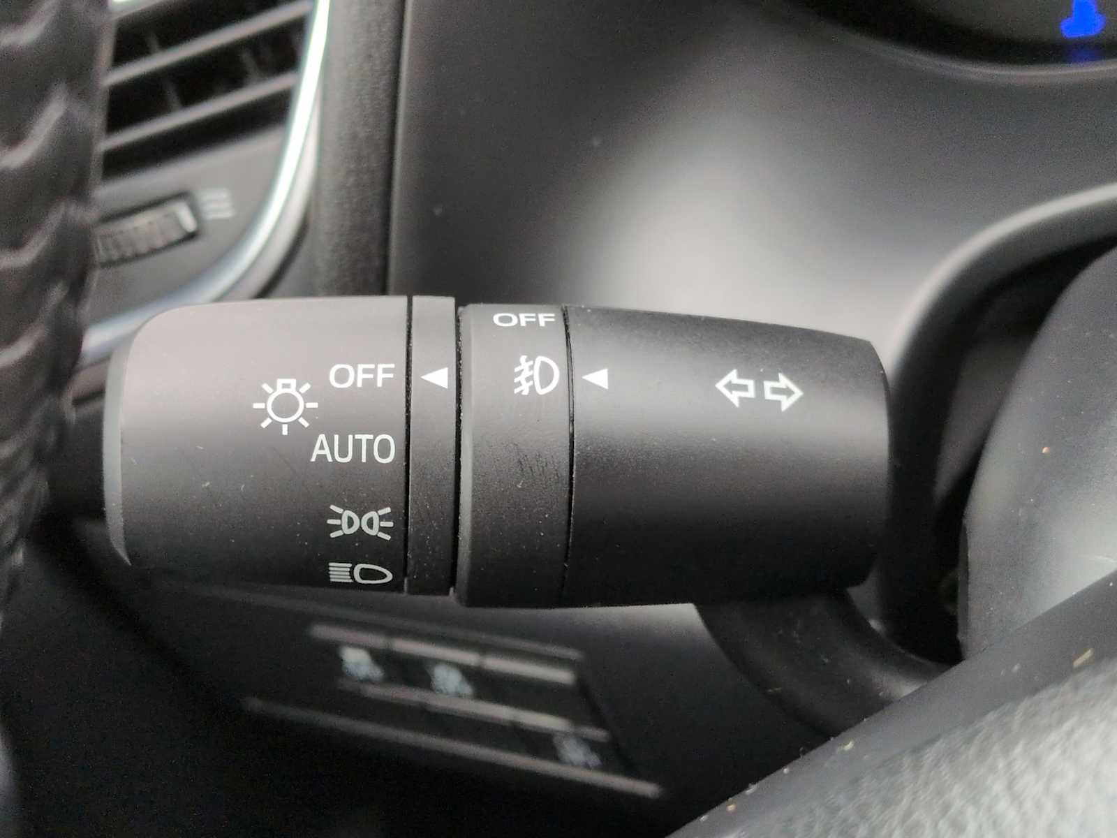 Used 2018 MAZDA MAZDA3 Grand Touring w/ Premium Equipment Package FWD image 29
