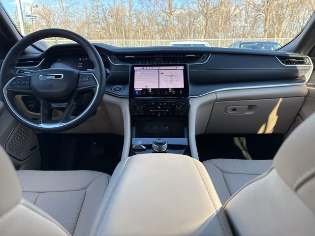 Certified 2023 Jeep Grand Cherokee Limited w/ Luxury Tech Group II image 4