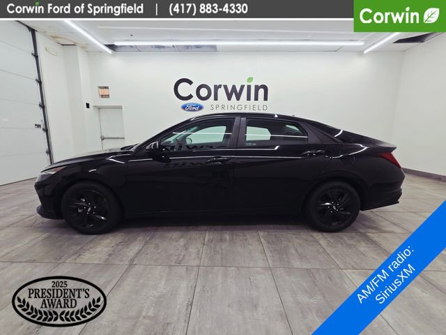 Used 2021 Hyundai Elantra Blue image 2