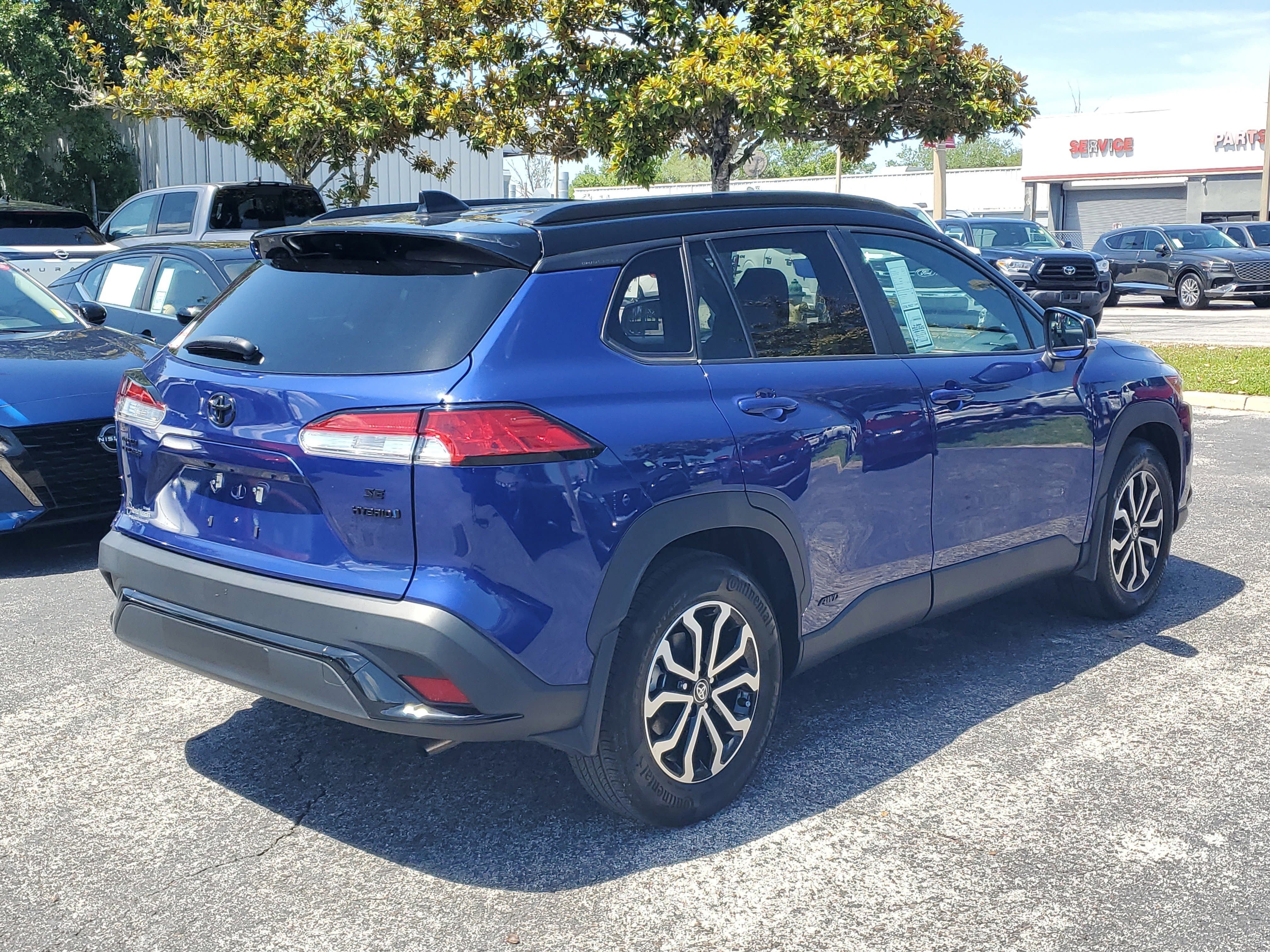 Used 2024 Toyota Corolla Cross AWD Hybrid w/ Moonroof Package image 4