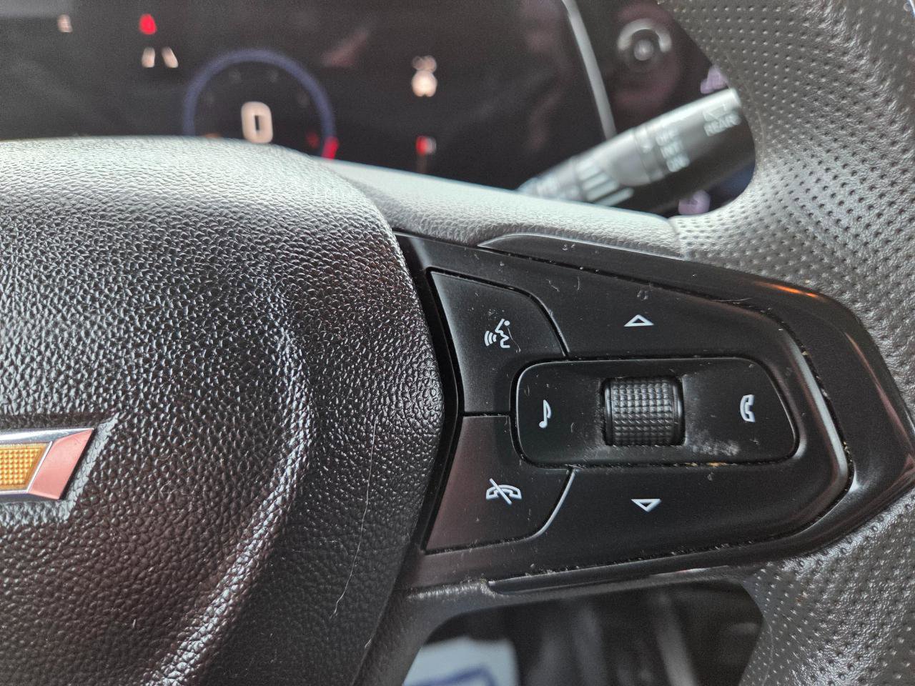 Used 2025 Chevrolet TrailBlazer LT w/ LT Cold Weather Package FWD image 37