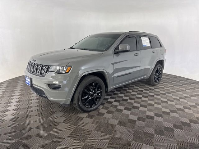 Used 2020 Jeep Grand Cherokee Altitude AWD/4WD image 10