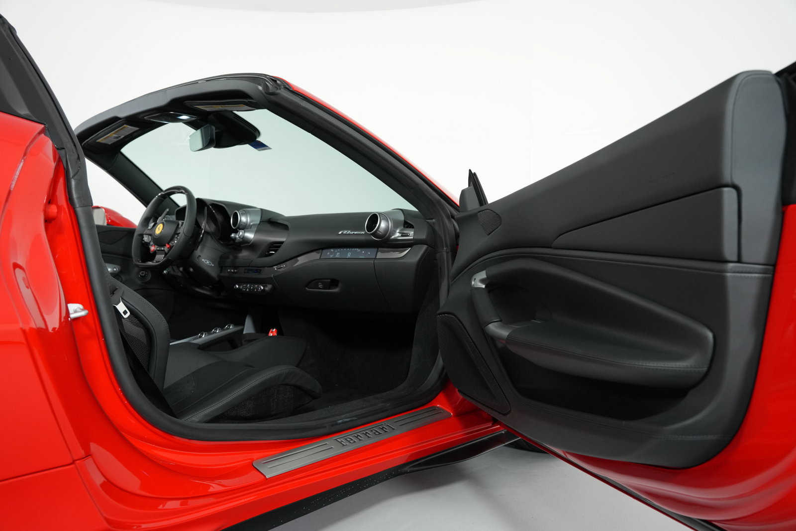 Used 2023 Ferrari F8 Spider RWD image 39