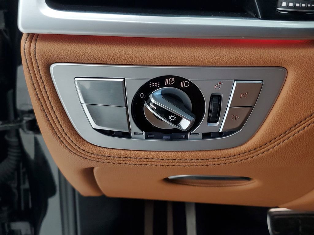 Used 2021 BMW 750i xDrive w/ M Sport Package AWD/4WD image 14